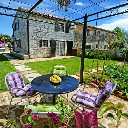 Holiday home Holiday Gasparini Visnjan